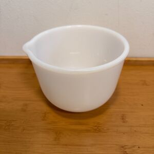 Vintage Glasbake White Milk Glass Mixing Bowl Spout Sunbeam Mixmaster 20CJ USA